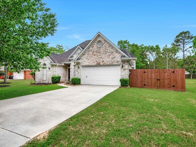 411 Mackintosh Dr, Magnolia, TX 77354 - photo 2