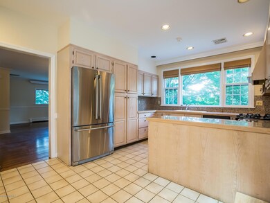 010-Kitchen-4397521-medium4x3