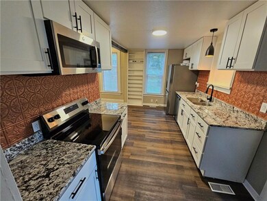 2430 Broadway Ave, Parsons, KS 67357 - photo 6