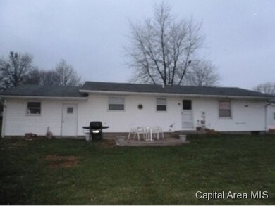 7 Villa Dr, Virginia, IL 62691 - photo 2