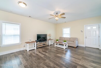 1320 E Elm St NA-15