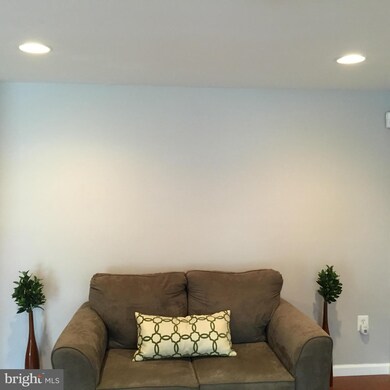 302 Shady Glen Dr, Capitol Heights, MD 20743 - photo 2