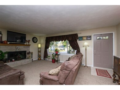 51 Julia Ann Dr NW, Cedar Rapids, IA 52405 - photo 3