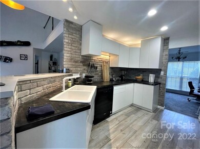 3705 Chepstow Ct, Charlotte, NC 28262 - photo 6