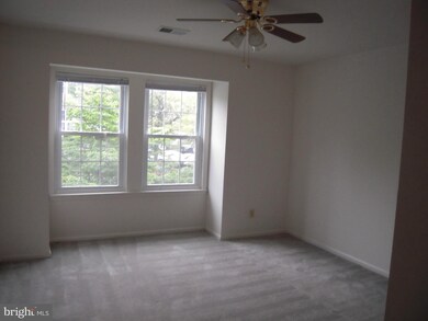 12897 Grays Pointe Rd unit B, Fairfax, VA 22033 - photo 7