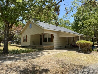 607 W Locust St, Whitewright, TX 75491 - photo 2