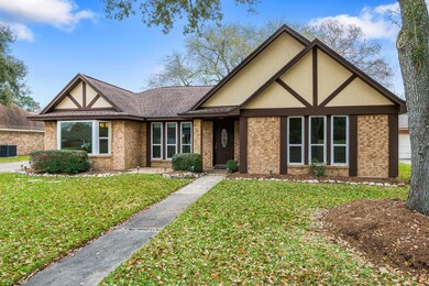 2326 Harwell Cir, Alvin, TX 77511 - photo 2