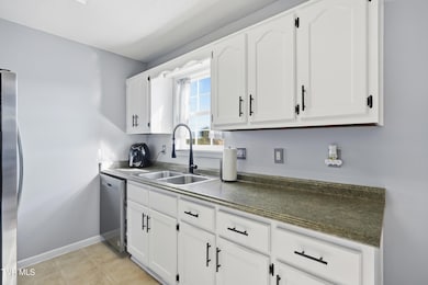 504 Hallbrook Dr unit 27, Johnson City, TN 37615 - photo 6