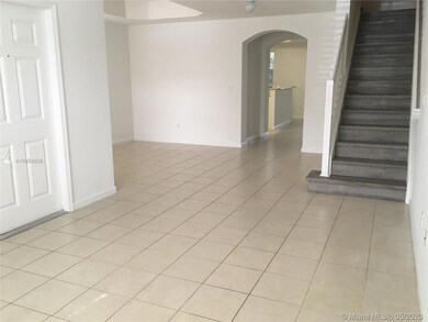 Living room/dining area