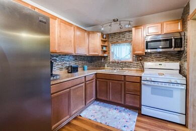 562 Furnace St, Emmaus, PA 18049 - photo 3