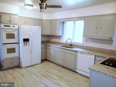 12407 Sir Lancelot Dr, Glenn Dale, MD 20769 - photo 3