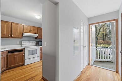 135 Wellington Dr, Farmington, CT 06032 - photo 5