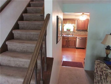 Entry/Foyer.
