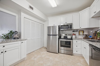 2100 Tanglewilde St unit 318, Houston, TX 77063 - photo 4