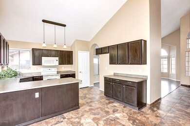 6604 W Briles Kitchen 2