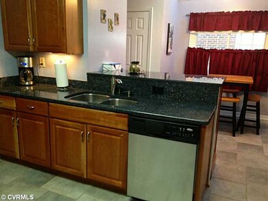 Kitchen - granite countertops, 42' raised panel ca