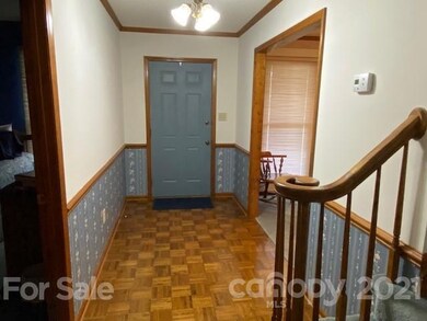 Foyer-1692 Owls Den Rd, Lincolnton, NC 28092