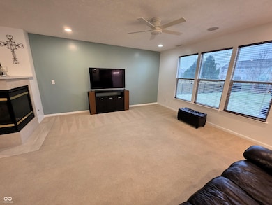 1056 Woodfield Ct, Greenwood, IN 46143 - photo 6