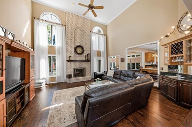 4376 Camelot Cir, Naperville, IL 60564 - photo 6