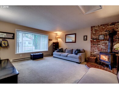 213 N Douglas St, Canby, OR 97013 - photo 5