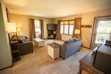 2415 Lori Dr SW, Cedar Rapids, IA 52404 - photo 5