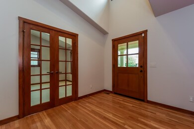 004-Foyer-2152896-medium