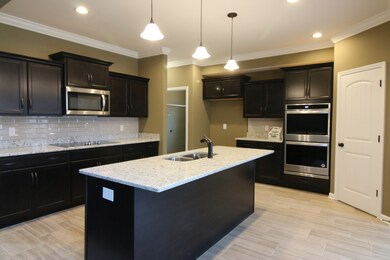 EXAMPLE>>>LARGE Country Kitchen with an ISLAND, DOUBLE OVEN, COOKTOP, GRANITE Tops, TILE Backsplash, Recessed Lighting and Crown Molding!
