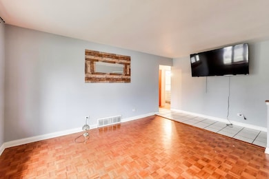 unlisted-address, Addison, IL 60101 - photo 4