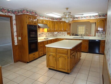 504 E 4th St, Donalsonville, GA 39845 - photo 2