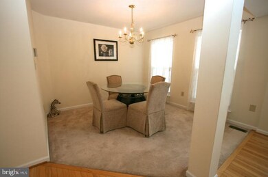 9813 Pheasant Run Ct, Laurel, MD 20708 - photo 4