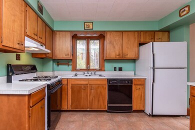 14 Camp St, Essex Junction, VT 05452 - photo 7