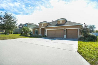 12501 Hammock Pointe Cir, Clermont, FL 34711 - photo 2