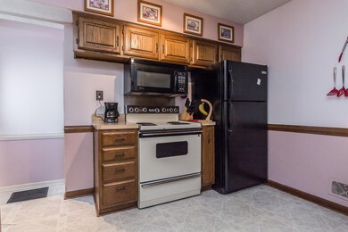 9112 Waltlee Rd, Louisville, KY 40291 - photo 7