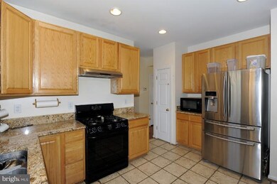 19319 Golden Meadow Dr, Germantown, MD 20876 - photo 3