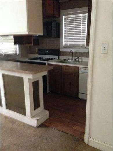 318 Wolfenden Ave, Darby, PA 19023 - photo 4