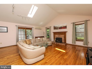 435 Mulberry Ct, Langhorne, PA 19047 - photo 5