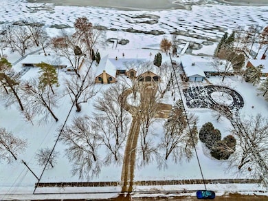 2045 Lost Dauphin Rd, de Pere, WI 54115 - photo 3