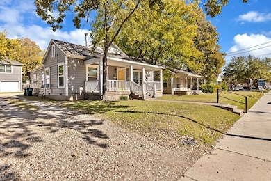 608 W Hickory St unit B, Denton, TX 76201 - photo 2