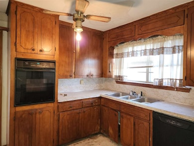 11704 E Gore Blvd, Lawton, OK 73501 - photo 5