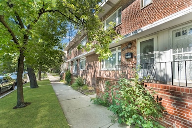 2006 W Farwell Ave, Chicago, IL 60645 - photo 2