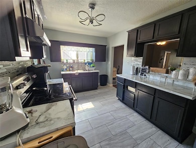 1427 7th St, Des Moines, IA 50314 - photo 6