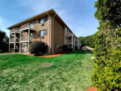 385 Huse Rd unit 38, Manchester, NH 03103 - photo 4