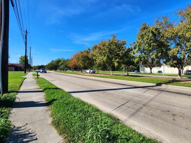 1711 S Victory Dr, Houston, TX 77088 - photo 6