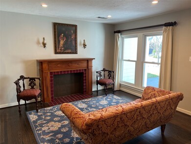  Formal living