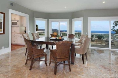 Spacious Dining Room With Sit-Down Coastline And N