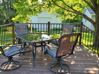 Plenty of room on deck for table leaving abundant 