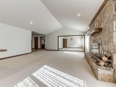 2112 Woodhill Rd, Edmond, OK 73025 - photo 4