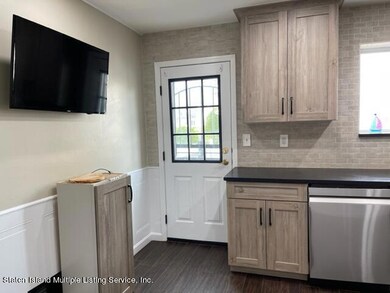 18 Guinevere Ln, Staten Island, NY 10310 - photo 6