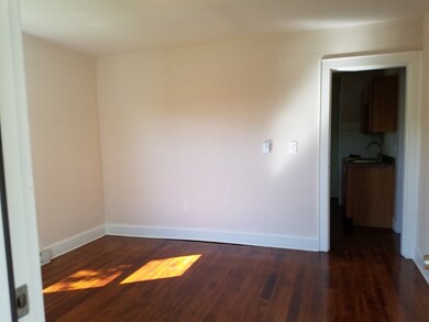 294 Cherry St, Holyoke, MA 01040 - photo 5