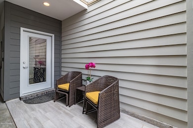 301 Highland Park Ln-21